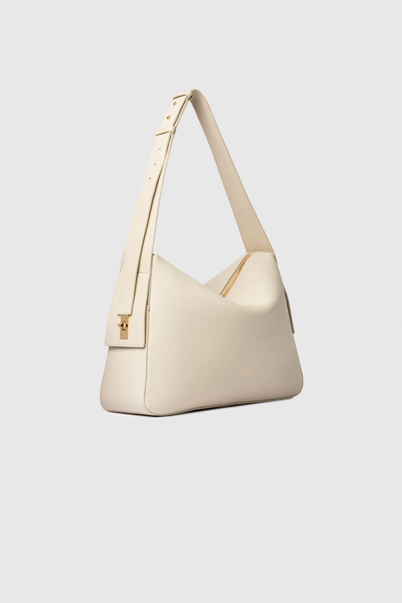 Borsa Avenue67 Essential