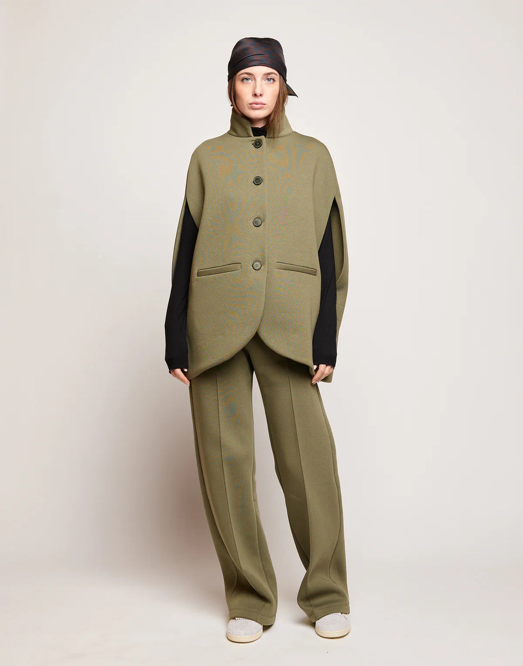 Cappa Madreperla Douuod in felpa soft muschio con chiusura a bottoni