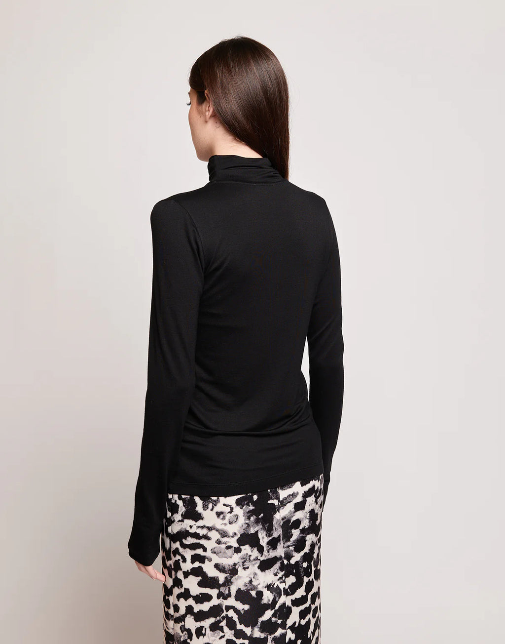 T-shirt Douuod Calicanto a Collo Alto in Jersey di Viscosa Stretch