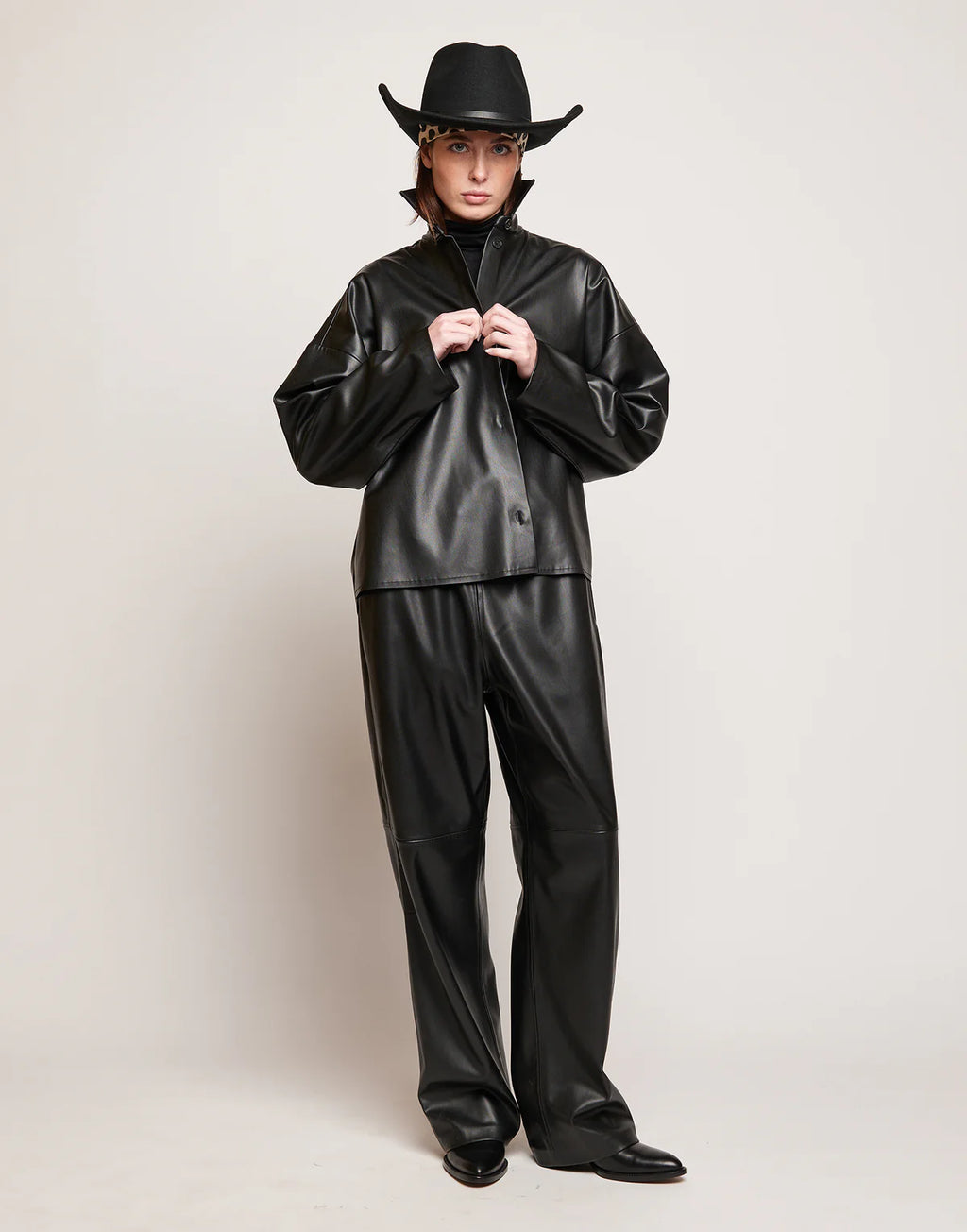 Camicia Douuod Shiva in Eco Soft Leather con Bottoni in Corno Nera