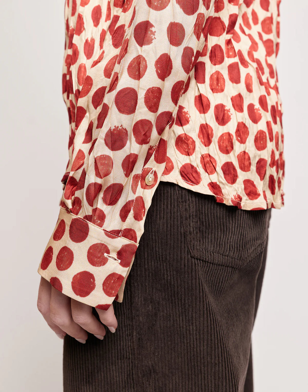 CAMICIA STAMPATA A POIS IN TWILL PLISSÉ VANIGLIA/CHERRY Douuod mod. Merope