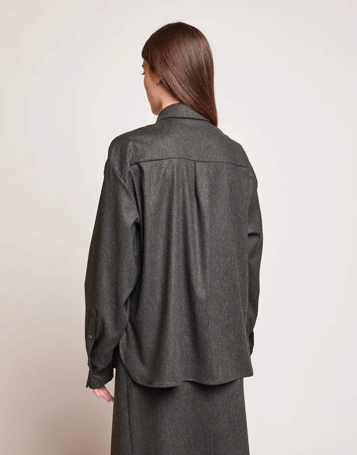 CAMICIA IN FLANELLA STRETCH CON NASTRO AL COLLO GRIGIO ANTRACITE Douuod mod.Saffrina