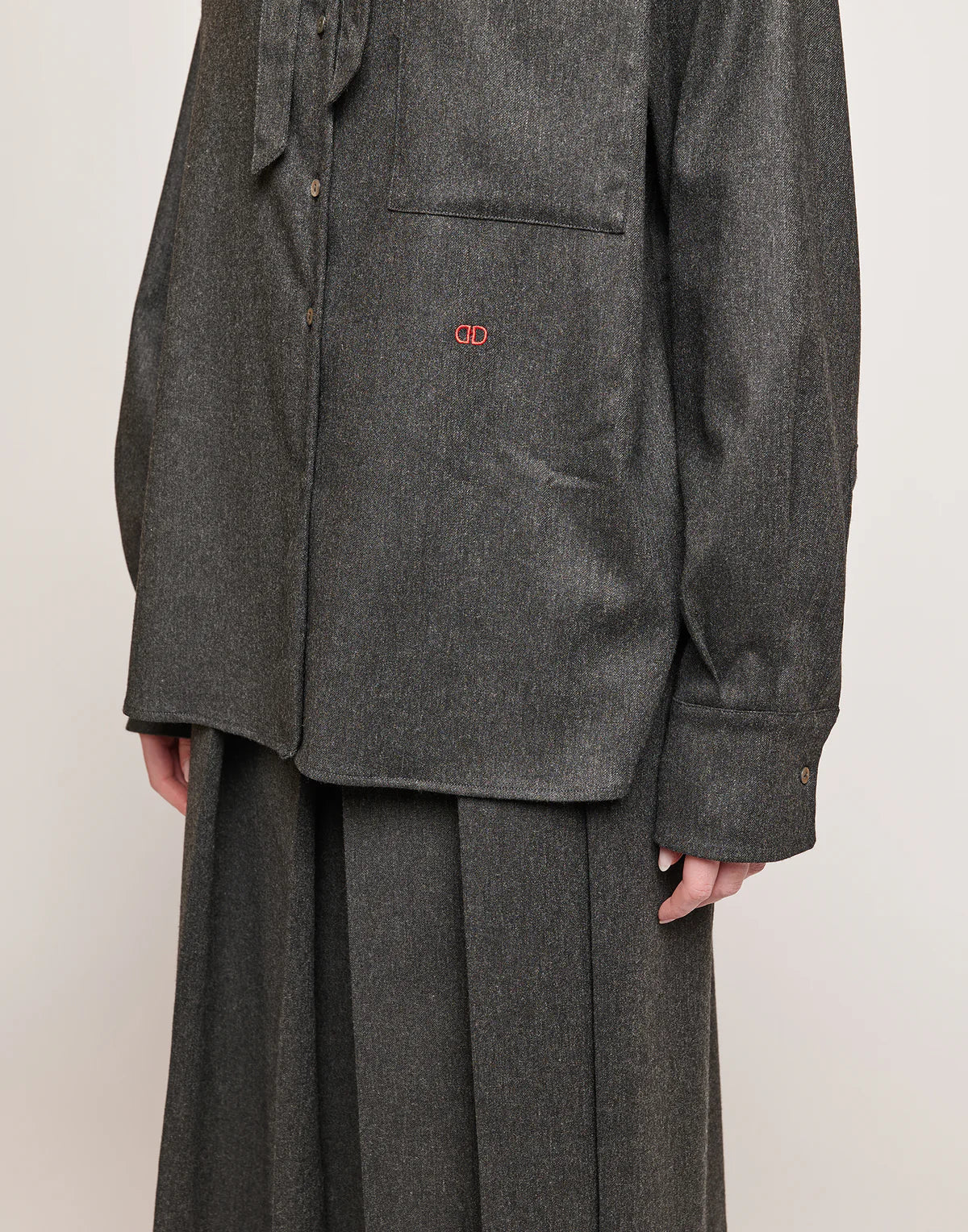 CAMICIA IN FLANELLA STRETCH CON NASTRO AL COLLO GRIGIO ANTRACITE Douuod mod.Saffrina